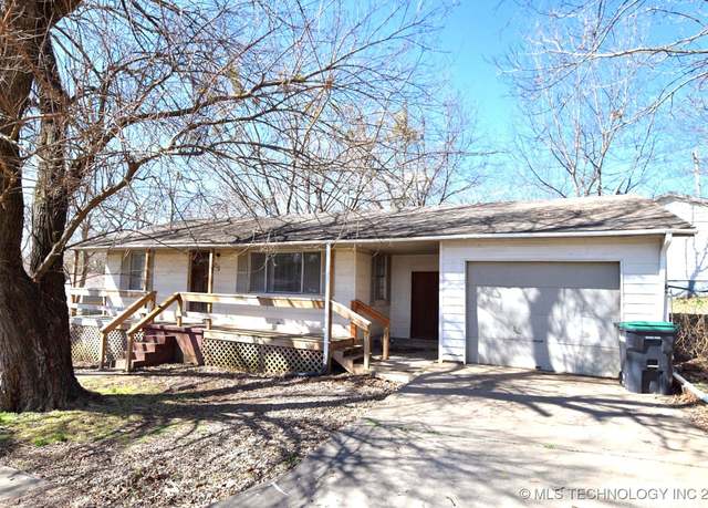 Property at 215 S Maple Ave, Tahlequah, OK 74464, 6 beds, 3 baths