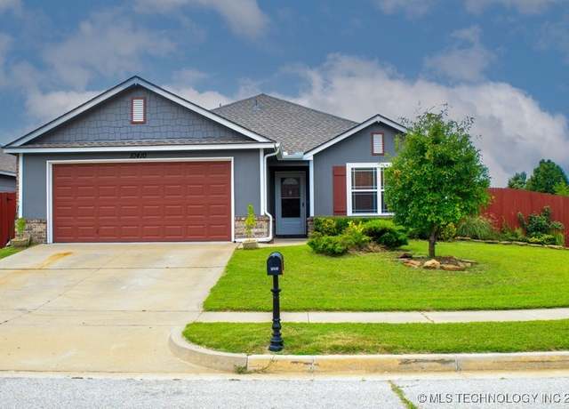 Property at 10410 S James St, Jenks, OK 74037, 4 beds, 2.5 baths