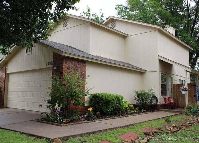 Property at 13061 E 28th Pl, Tulsa, OK 74134, 3 beds, 2.5 baths