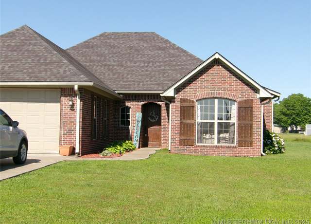 Property at 6305 S 3rd St W, Muskogee, OK 74403, 4 beds, 2 baths