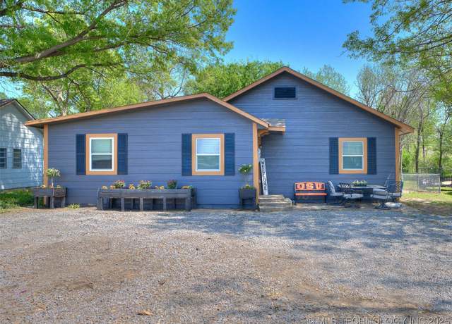 Property at 305 S Lee Ave, Wagoner, OK 74467, 4 beds, 3 baths