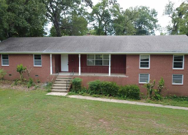 Property at 710 Victor St, Tahlequah, OK 74464, 4 beds, 2 baths