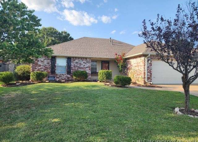 Property at 10911 E 118th Ct, Collinsville, OK 74021, 4 beds, 2 baths