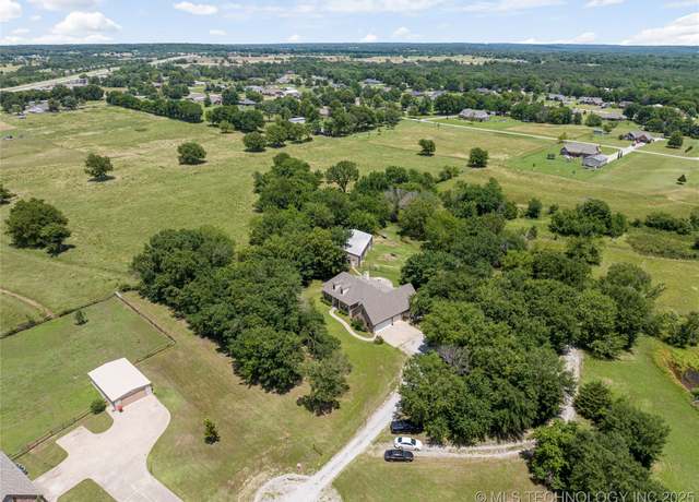 Property at 13559 E 463 Rd, Claremore, OK 74017, 4 beds, 3.5 baths