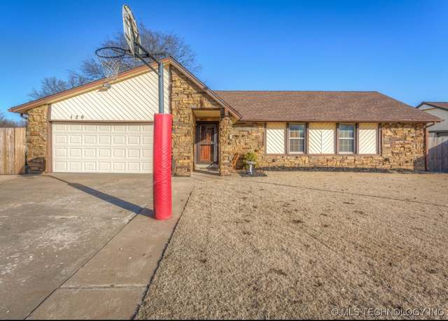 Property at 120 W Twin Oaks St, Broken Arrow, OK 74011, 3 beds, 2 baths