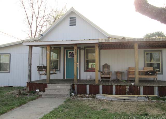 Property at 12 N Byrd St, Coalgate, OK 74538, 3 beds, 2 baths