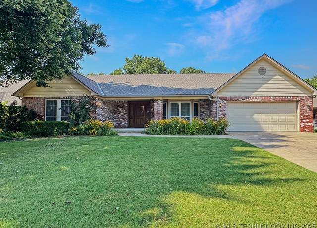 Property at 5615 E 103rd St, Tulsa, OK 74137, 4 beds, 3 baths