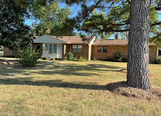Property at 760 N Quapaw St N, Skiatook, OK 74070, 3 beds, 2.5 baths