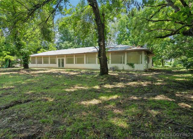 Property at 15303 E 157th St S, Bixby, OK 74008, 3 beds, 2.5 baths