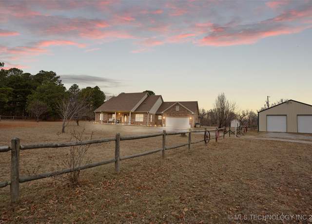 Property at 9020 S 446 Rd, Locust Grove, OK 74352, 3 beds, 2.5 baths