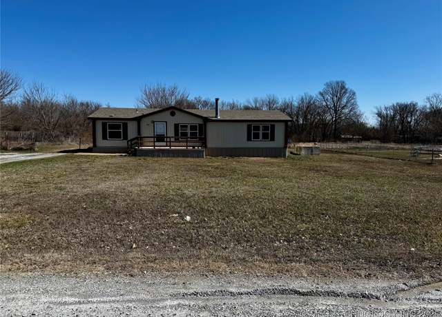Property at 46 Sun Prairie St, Pryor, OK 74361, 4 beds, 2 baths