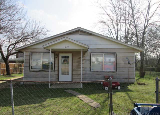 Property at 1026 S Dunbar Dr, Atoka, OK 74525, 3 beds, 1 bath