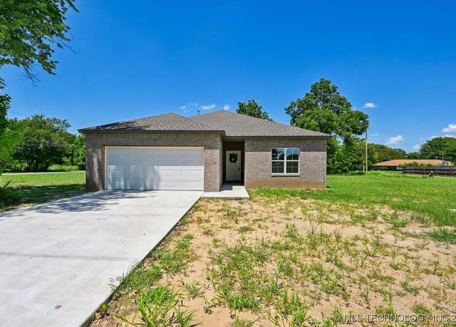 Property at 2209 E 31st Pl, Tulsa, OK 74110, 3 beds, 2.5 baths