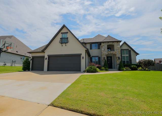Property at 413 N 84th St, Broken Arrow, OK 74014, 4 beds, 2.5 baths
