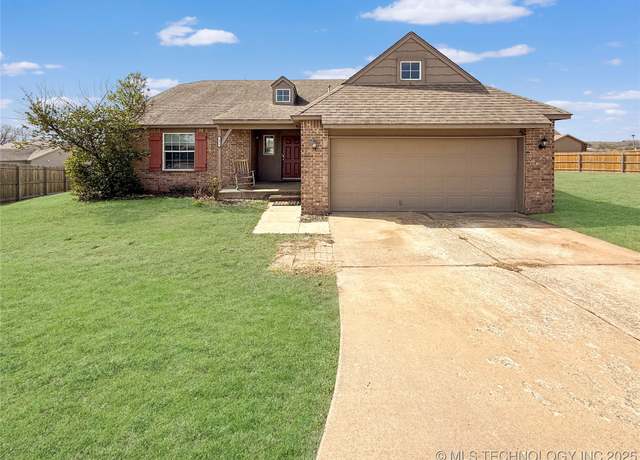 Property at 2015 Harriman Cir, Bartlesville, OK 74006, 4 beds, 2 baths
