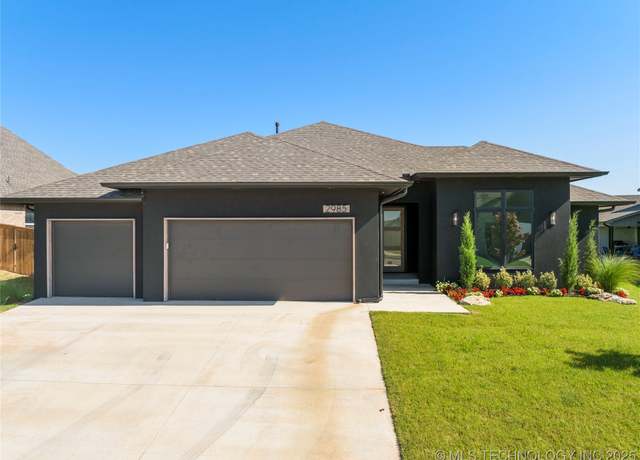 Property at 2985 E 146th St S, Bixby, OK 74008, 3 beds, 2.5 baths