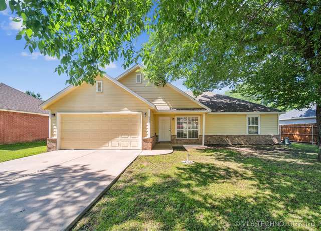 Property at 539 W Cherokee St, Sperry, OK 74073, 3 beds, 2 baths