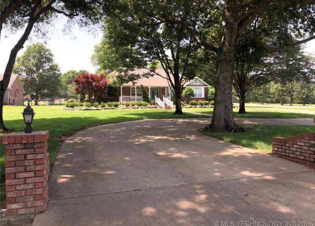 Property at 17704 E 92nd St, Owasso, OK 74055, 3 beds, 3 baths