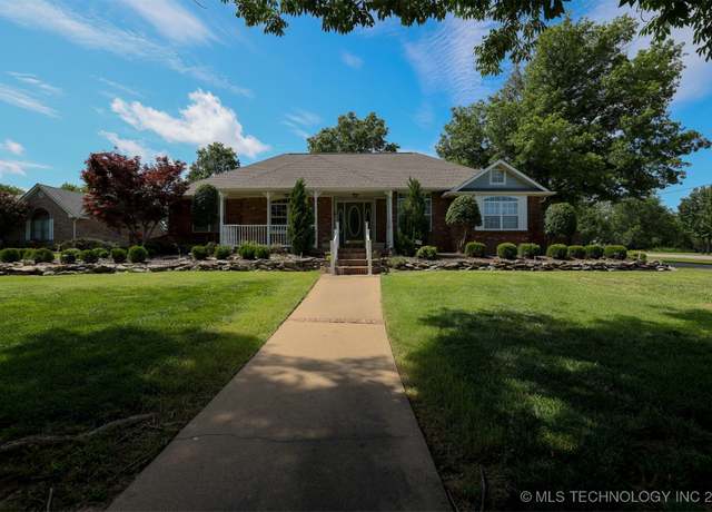 Property at 17704 E 92nd St, Owasso, OK 74055, 3 beds, 3 baths