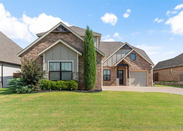 Property at 2918 W Van Buren Ct, Broken Arrow, OK 74011, 3 beds, 2.5 baths