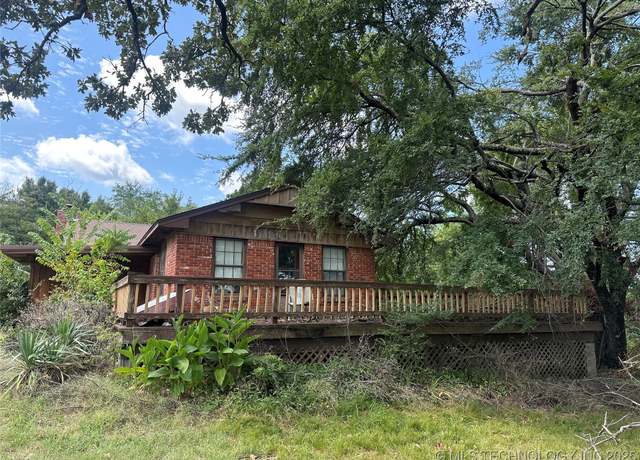 Property at 104 Oak, Hartshorne, OK 74547, 3 beds, 2 baths