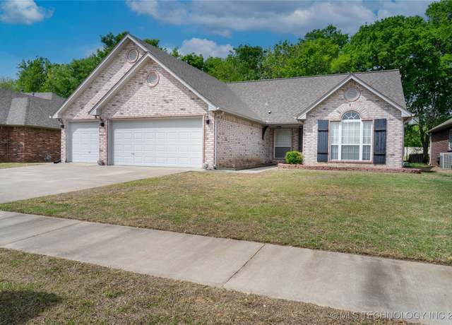 Property at 7492 N 133rd East Ave, Owasso, OK 74055, 3 beds, 2 baths