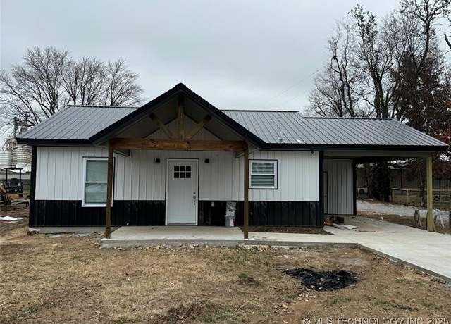 Property at 1279 W Delaware Ave, Westville, OK 74965, 2 beds, 1.5 baths