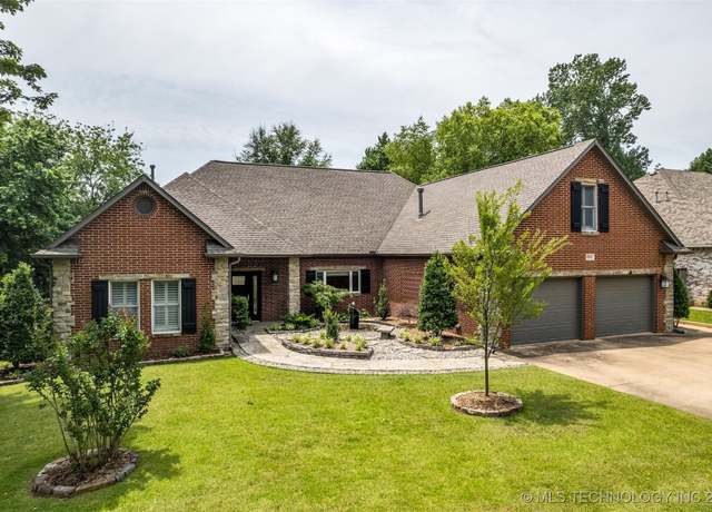 Property at 9304 E 113th St S, Bixby, OK 74008, 3 beds, 3 baths