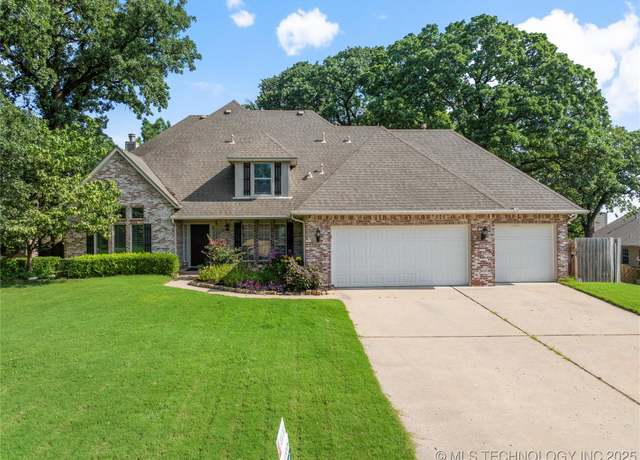 Property at 6723 E 97th St, Tulsa, OK 74133, 4 beds, 3.5 baths