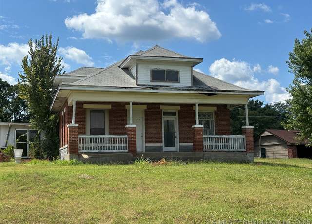 Property at 102 Oak, Hartshorne, OK 74547, 2 beds, 1 bath