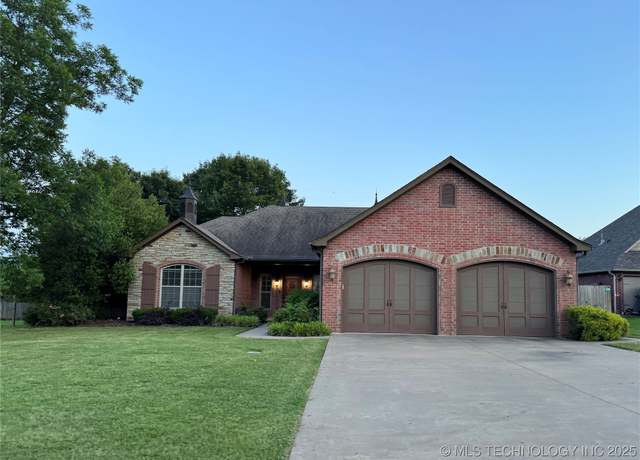 Property at 645 Kingston Pl, Tahlequah, OK 74464, 3 beds, 2.5 baths