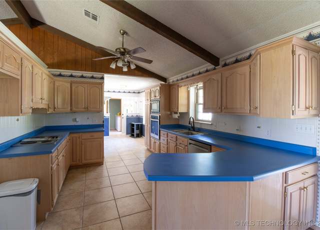 Property at 12931 N 135th EastAvenue, Collinsville, OK 74021, 3 beds, 2 baths
