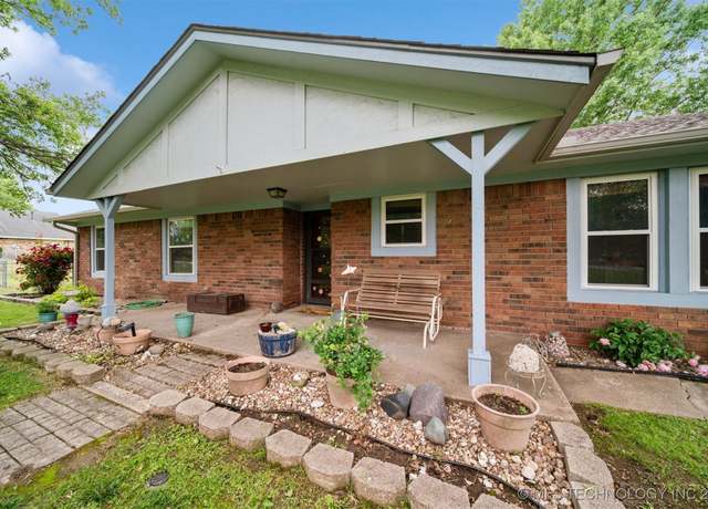 Property at 11456 E Southern Hills Rd, Claremore, OK 74019, 3 beds, 2 baths