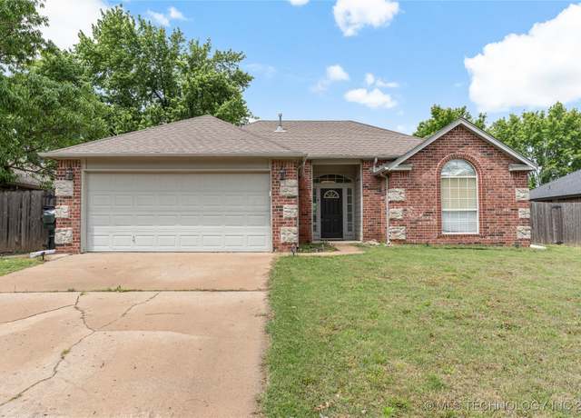 Property at 10901 E 117th St N, Collinsville, OK 74021, 3 beds, 2 baths