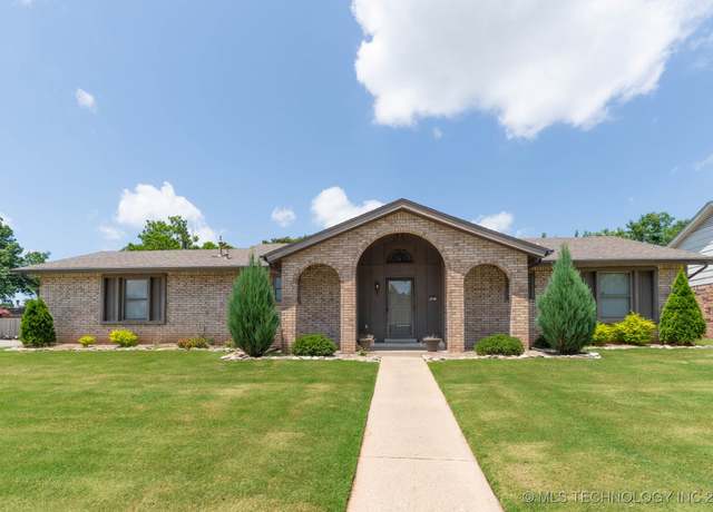 Property at 606 N Gum St, Jenks, OK 74037, 3 beds, 3 baths