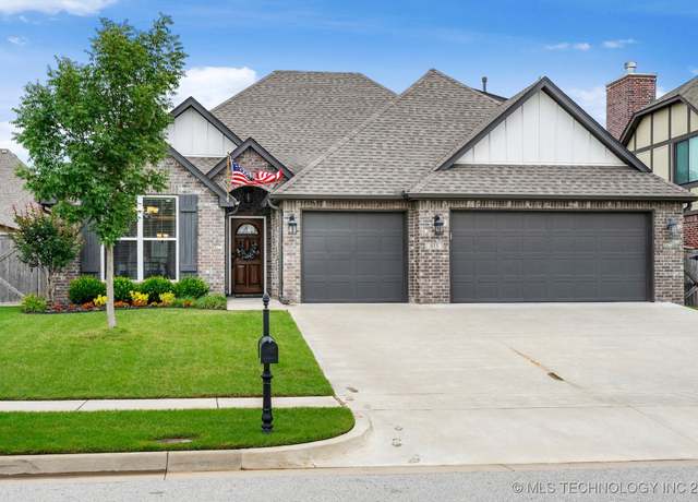 Property at 815 N 88th St, Broken Arrow, OK 74014, 3 beds, 2 baths