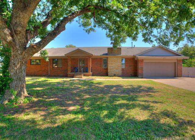 Property at 108 W 38th St, Sand Springs, OK 74063, 3 beds, 2 baths