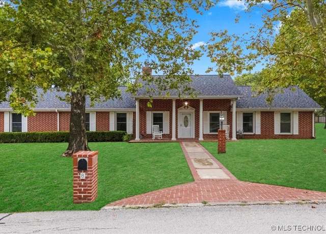 Property at 8 E Carriage Rd, Sapulpa, OK 74066, 2 beds, 3 baths