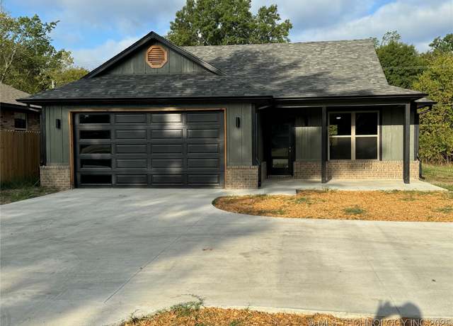 Property at 106 S Elliott St, Pryor, OK 74361, 3 beds, 2 baths