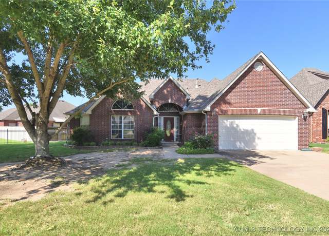 Property at 1726 E Holly Ave, Sand Springs, OK 74063, 3 beds, 2 baths