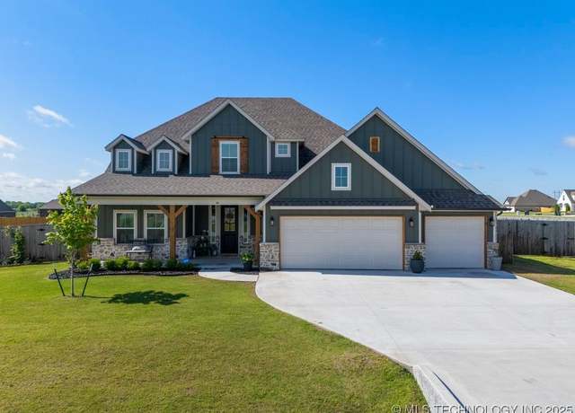 Property at 102 W 166th Pl S, Glenpool, OK 74033, 4 beds, 3.5 baths