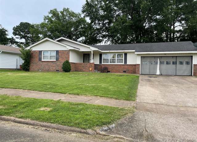 Property at 2509 Canterbury Ave, Muskogee, OK 74403, 3 beds, 1.5 baths