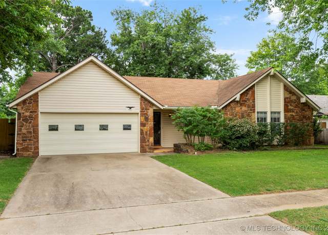Property at 911 N Fir St, Jenks, OK 74037, 3 beds, 2 baths