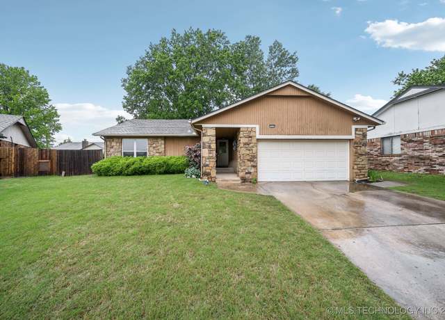 Property at 3316 S Ash Pl, Broken Arrow, OK 74012, 3 beds, 2 baths