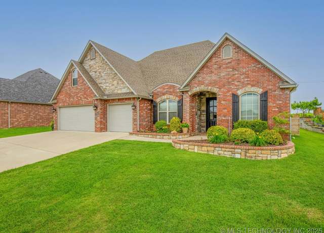 Property at 2710 Waterford Ct, Bartlesville, OK 74006, 4 beds, 3.5 baths