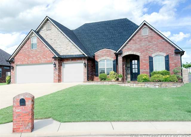 Property at 2710 Waterford Ct, Bartlesville, OK 74006, 4 beds, 3.5 baths