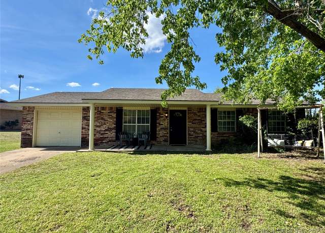 Property at 803 S Thompson Ave, Cushing, OK 74023, 3 beds, 1.5 baths