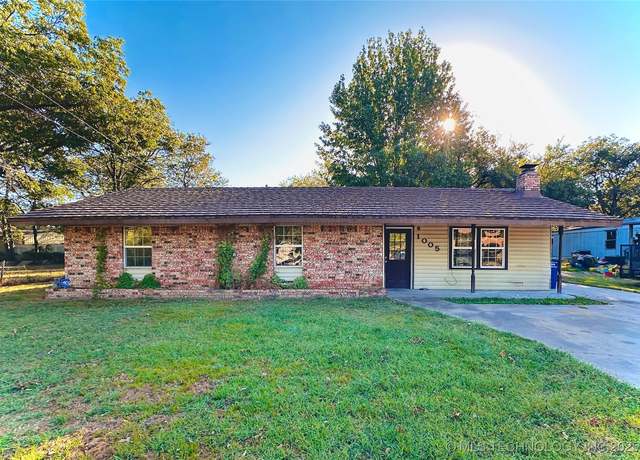 Property at 1005 S Garfield Ave, Wagoner, OK 74467, 3 beds, 2 baths
