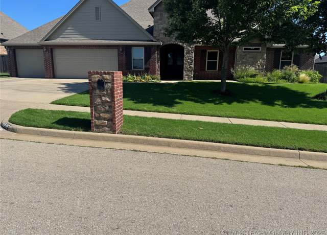 Property at 5510 Cooper Ct, Bartlesville, OK 74006, 4 beds, 3 baths