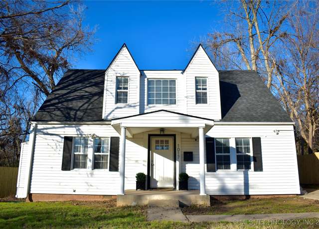 Property at 1017 Mcfarland St, Norman, OK 73069, 3 beds, 2 baths